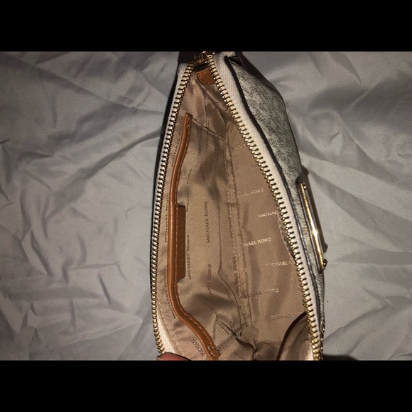 Micheal Kors bag - Picture 3 of 3